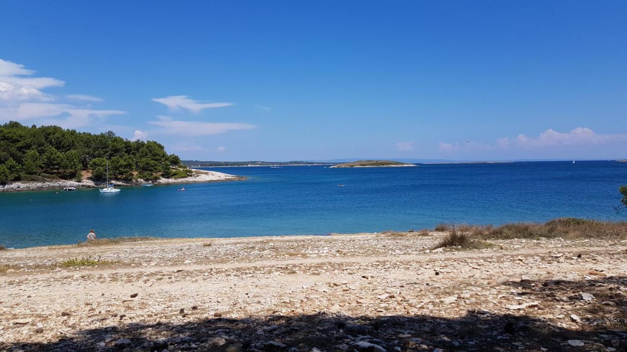 Apartmani Sunce I More Premantura Buitenkant foto